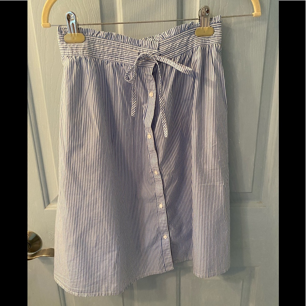 Reserved button skirt with tie waist and pockets!